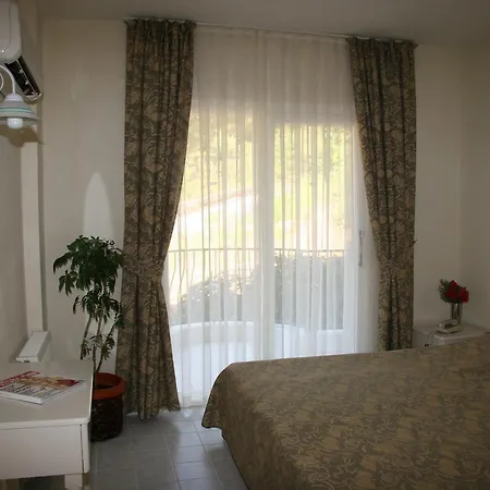 Aparthotel Life