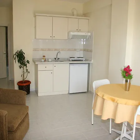 Aparthotel Life 3*